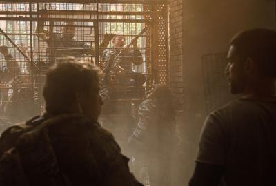 Roberto and a companions caught between hordes of infected
