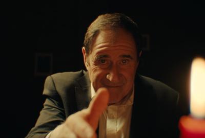Thomas (Richard Kind) participates in a speed dating event