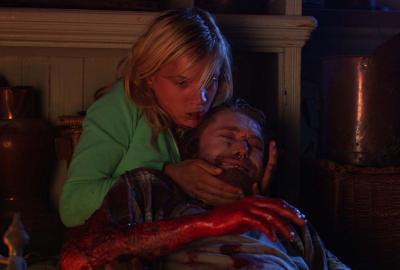 Dead End (Doodeind) woman holds injured man